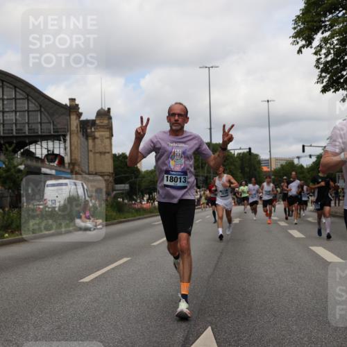 29.06.2025 - hella hamburg halbmarathon Yannick Fuchs http://msf.ph/oto/8236103 29.06.2025 10:34:31 20KM 1358, 1603, 1975, 2573, 2826, 2972, 3547, 3626, 4381, 4398, 4766, 4888, 5752, 6149, 6152, 7495, 7622, 8346, 8467, 8574, 8933, 9116, 9540, 11284, 11714, 11806, 12046, 12091, 13190, 14077, 14699, 15421, 15813, 15828, 16580, 17425, 17792, 17916, 17973, 18013, 18154, 18979 meine-sportfotos.de