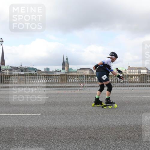 29.06.2025 - hella hamburg halbmarathon Lena Gebhardt http://msf.ph/oto/8236112 29.06.2025 09:01:59 Lombardsbrücke  meine-sportfotos.de
