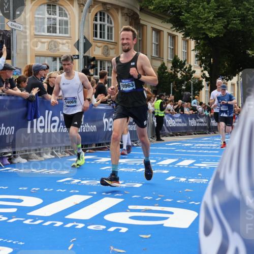 29.06.2025 - hella hamburg halbmarathon Strokosch-Dieckow http://msf.ph/oto/8236120 29.06.2025 10:35:07 Ziel 4740, 7628, 7972, 8901, 11559, 12514, 14069, 15415, 16963, 16964, 17022 meine-sportfotos.de