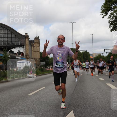 29.06.2025 - hella hamburg halbmarathon Yannick Fuchs http://msf.ph/oto/8236140 29.06.2025 10:34:31 20KM 1358, 1603, 1975, 2573, 2826, 2972, 3547, 3626, 4381, 4398, 4766, 4888, 5752, 6149, 6152, 7495, 7622, 8346, 8467, 8574, 8933, 9116, 9540, 11284, 11714, 11806, 12046, 12091, 13190, 14077, 14699, 15421, 15813, 15828, 16580, 17425, 17792, 17916, 17973, 18013, 18154, 18979 meine-sportfotos.de