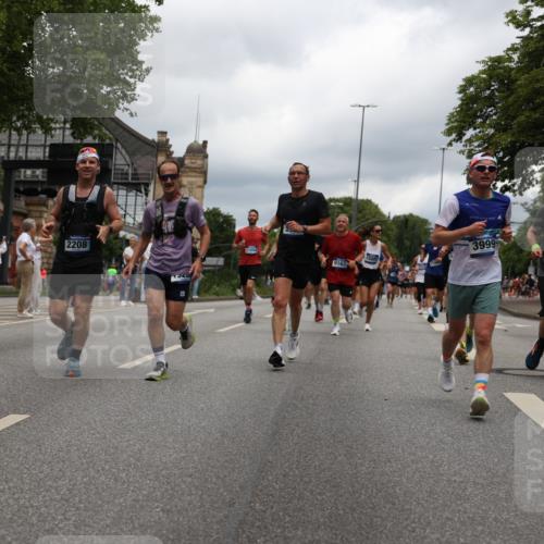 29.06.2025 - hella hamburg halbmarathon Yannick Fuchs http://msf.ph/oto/8236170 29.06.2025 10:47:08 20KM 1061, 1258, 1499, 1683, 1706, 1783, 2074, 2099, 2208, 2346, 2910, 3059, 3334, 3399, 3999, 4065, 4419, 4587, 4635, 5077, 5607, 5907, 6198, 6628, 6897, 7232, 7383, 7509, 8273, 8361, 8587, 8651, 9065, 9163, 9537, 10724, 11217, 11588, 11589, 11604, 11689, 11992, 12155, 12413, 12482, 12490, 12875, 12910, 14323, 14805, 15126, 15179, 15430, 15681, 15980, 16467, 16538, 16986, 18249, 18720, 18901, 19208, 19244 meine-sportfotos.de