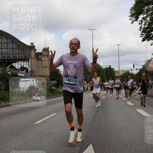 29.06.2025 - hella hamburg halbmarathon Yannick Fuchs http://msf.ph/oto/8236190 29.06.2025 10:34:31 20KM 1358, 1603, 1975, 2573, 2826, 2972, 3547, 3626, 4381, 4398, 4766, 4888, 5752, 6149, 6152, 7495, 7622, 8346, 8467, 8574, 8933, 9116, 9540, 11284, 11714, 11806, 12046, 12091, 13190, 14077, 14699, 15421, 15813, 15828, 16580, 17425, 17792, 17916, 17973, 18013, 18154, 18979 meine-sportfotos.de