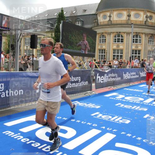 29.06.2025 - hella hamburg halbmarathon Michael Strokosch http://msf.ph/oto/8236264 29.06.2025 10:47:50 Ziel 2340, 5915, 8564, 11283, 11961, 12679, 14383, 15478, 17229, 18356, 18430, 18836 meine-sportfotos.de