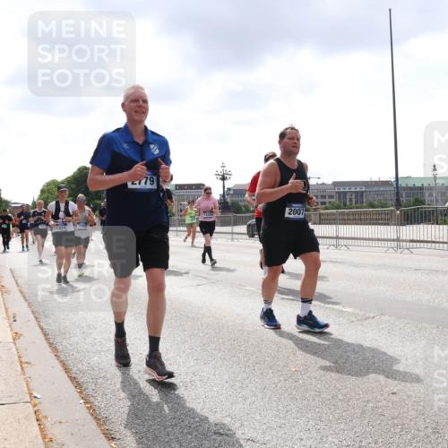 29.06.2025 - hella hamburg halbmarathon Lena Gebhardt http://msf.ph/oto/8236290 29.06.2025 10:45:12 Lombardsbrücke 1024, 1273, 1629, 1685, 1713, 1798, 1924, 2007, 2216, 2217, 2779, 3160, 3164, 3357, 3377, 3570, 3879, 3993, 4099, 4102, 4186, 4275, 4306, 4337, 4504, 4820, 4851, 5099, 5108, 5190, 5339, 5636, 5949, 6150, 6509, 6763, 6788, 6841, 6888, 6911, 6922, 6980, 7283, 7530, 7541, 7699, 7859, 7912, 8582, 8594, 8605, 8762, 8907, 9036, 9084, 9085, 9620, 10182, 10225, 10562, 10566, 10668, 10707, 11272, 11314, 12198, 12318, 12332, 12334, 12394, 13039, 13261 meine-sportfotos.de