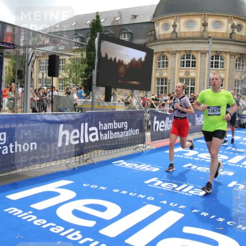 29.06.2025 - hella hamburg halbmarathon Michael Strokosch http://msf.ph/oto/8236380 29.06.2025 10:47:51 Ziel 2340, 5915, 6836, 8564, 11961, 12679, 14383, 17229, 18356, 18430, 18836 meine-sportfotos.de