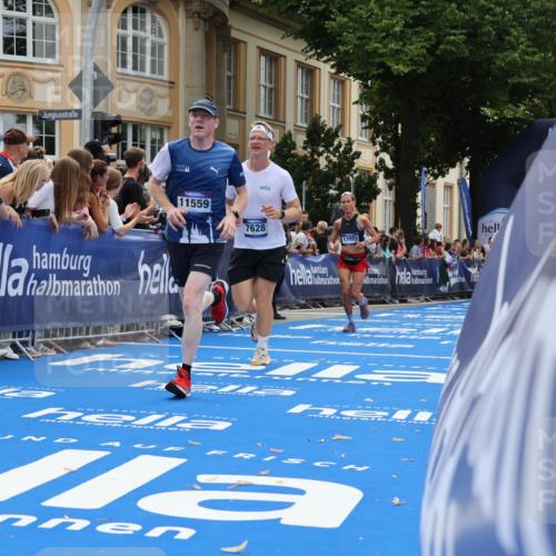 29.06.2025 - hella hamburg halbmarathon Strokosch-Dieckow http://msf.ph/oto/8236382 29.06.2025 10:35:08 Ziel 4740, 7628, 7867, 7972, 8901, 11559, 12514, 14069, 15415, 16963, 16964, 17022 meine-sportfotos.de
