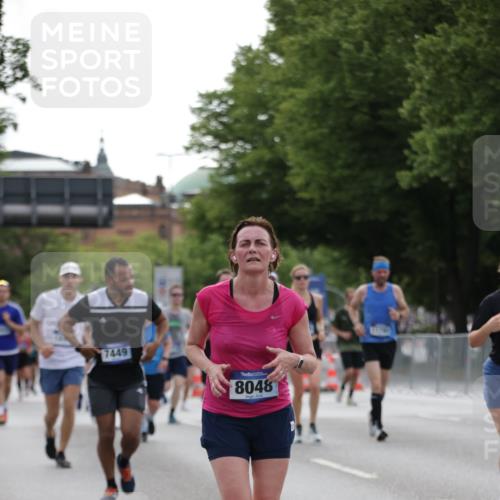29.06.2025 - hella hamburg halbmarathon Jannik Wohlers http://msf.ph/oto/8236383 29.06.2025 10:28:49 Lombardsbrücke 1230, 2688, 3179, 4373, 4982, 6345, 7169, 7449, 8048, 8812, 10198, 10641, 10808, 11792, 11803, 11989, 12099, 12404, 12958, 13090, 15952, 15955, 16673, 16676, 18414 meine-sportfotos.de