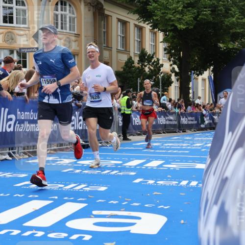 29.06.2025 - hella hamburg halbmarathon Strokosch-Dieckow http://msf.ph/oto/8236399 29.06.2025 10:35:09 Ziel 4740, 7628, 7867, 7972, 8901, 11559, 12514, 14069, 15415, 16963, 16964, 17022 meine-sportfotos.de