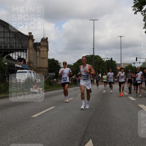 29.06.2025 - hella hamburg halbmarathon Yannick Fuchs http://msf.ph/oto/8236437 29.06.2025 10:34:32 20KM 1358, 1603, 1975, 2573, 2826, 3547, 3626, 4381, 4398, 4766, 4888, 5375, 6149, 6152, 6649, 7495, 7622, 8346, 8467, 8574, 8933, 9116, 11284, 11714, 11806, 12046, 12091, 13190, 14077, 14699, 15421, 15813, 15828, 16580, 17425, 17792, 17916, 17973, 18013, 18154, 18979 meine-sportfotos.de