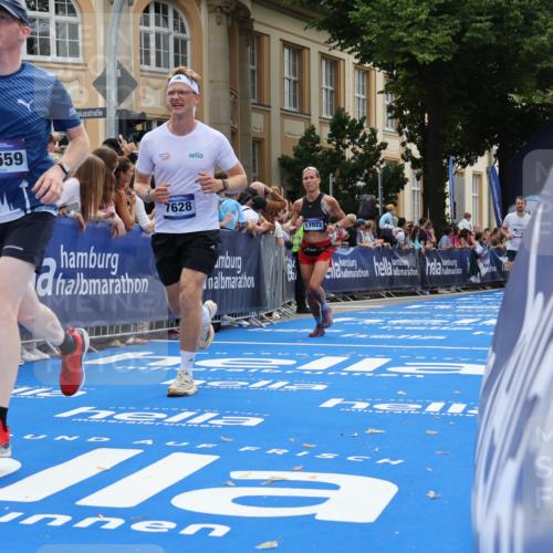 29.06.2025 - hella hamburg halbmarathon Strokosch-Dieckow http://msf.ph/oto/8236440 29.06.2025 10:35:09 Ziel 4740, 7628, 7867, 7972, 8901, 11559, 12514, 14069, 15415, 16963, 16964, 17022 meine-sportfotos.de