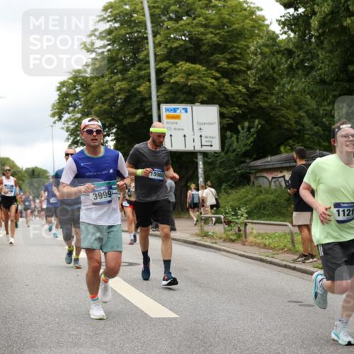 29.06.2025 - hella hamburg halbmarathon Yannick Fuchs http://msf.ph/oto/8236484 29.06.2025 10:47:09 20KM 1061, 1258, 1499, 1683, 1706, 1783, 2074, 2099, 2208, 2346, 2910, 3059, 3334, 3399, 3999, 4065, 4419, 4587, 4635, 5077, 5607, 5907, 6198, 6628, 6897, 7177, 7509, 7864, 8273, 8361, 8587, 8651, 9065, 9163, 9537, 10724, 11217, 11588, 11589, 11604, 11689, 11992, 12155, 12413, 12482, 12490, 12875, 12910, 14323, 15126, 15179, 15430, 15681, 15980, 16467, 16538, 16986, 18249, 18720, 18901, 19208, 19244 meine-sportfotos.de