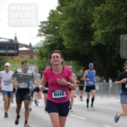 29.06.2025 - hella hamburg halbmarathon Jannik Wohlers http://msf.ph/oto/8236491 29.06.2025 10:28:50 Lombardsbrücke 1230, 2688, 3179, 4373, 6345, 7449, 8048, 8812, 9714, 10198, 10641, 10808, 11792, 11803, 11989, 12099, 12404, 12958, 13090, 14644, 15952, 15955, 16673, 16676, 18414 meine-sportfotos.de
