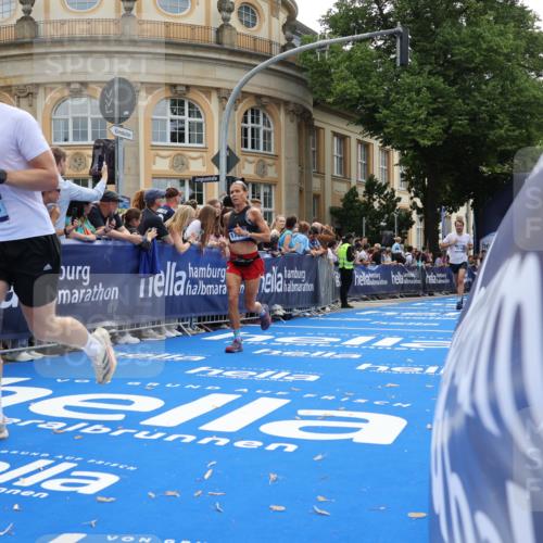 29.06.2025 - hella hamburg halbmarathon Strokosch-Dieckow http://msf.ph/oto/8236540 29.06.2025 10:35:10 Ziel 4740, 7628, 7867, 8901, 11559, 12514, 13798, 14069, 15415, 15773, 16963, 16964, 17022 meine-sportfotos.de