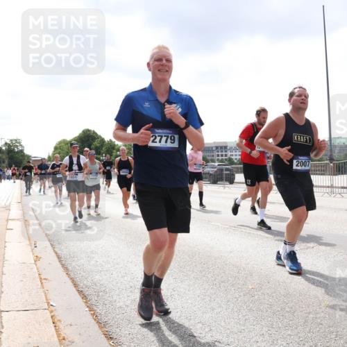 29.06.2025 - hella hamburg halbmarathon Lena Gebhardt http://msf.ph/oto/8236549 29.06.2025 10:45:13 Lombardsbrücke 1024, 1273, 1629, 1685, 1713, 1798, 1924, 2007, 2216, 2217, 2779, 3160, 3164, 3357, 3377, 3570, 3879, 3993, 4099, 4102, 4186, 4275, 4306, 4337, 4504, 4820, 4851, 5099, 5108, 5190, 5339, 5636, 5949, 6150, 6509, 6763, 6788, 6841, 6888, 6911, 6922, 6980, 7283, 7530, 7541, 7699, 7859, 7912, 8582, 8594, 8605, 8762, 8907, 9036, 9084, 9085, 9620, 10030, 10182, 10225, 10562, 10566, 10668, 10707, 11272, 11314, 12198, 12318, 12332, 12334, 12394, 13039, 13261 meine-sportfotos.de