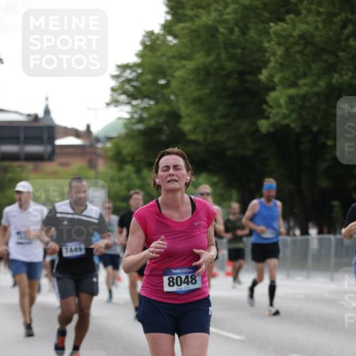 29.06.2025 - hella hamburg halbmarathon Jannik Wohlers http://msf.ph/oto/8236558 29.06.2025 10:28:50 Lombardsbrücke 1230, 2688, 3179, 4373, 6345, 7449, 8048, 8812, 9714, 10198, 10641, 10808, 11792, 11803, 11989, 12099, 12404, 12958, 13090, 14644, 15952, 15955, 16673, 16676, 18414 meine-sportfotos.de