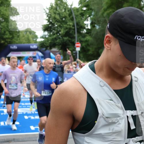 29.06.2025 - hella hamburg halbmarathon Zöllner http://msf.ph/oto/8236564 29.06.2025 10:55:10 Ziel 1549, 1628, 2119, 2448, 2884, 3041, 3791, 3945, 4938, 6355, 8691, 9060, 9361, 9380, 10191, 10192, 11333, 11747, 11976, 12248, 12961, 13297, 14750, 14834, 14948, 15126, 15879, 16108, 16630, 17803, 17842 meine-sportfotos.de