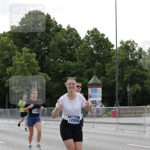 29.06.2025 - hella hamburg halbmarathon Jannik Wohlers http://msf.ph/oto/8236583 29.06.2025 10:28:51 Lombardsbrücke 1230, 2688, 3179, 4373, 6345, 7449, 8048, 8812, 9714, 10198, 10641, 10808, 11792, 11803, 11989, 12099, 12404, 12958, 13090, 14644, 15952, 15955, 16673, 16676, 18414 meine-sportfotos.de
