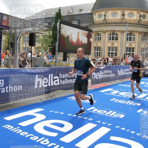 29.06.2025 - hella hamburg halbmarathon Michael Strokosch http://msf.ph/oto/8236586 29.06.2025 10:47:52 Ziel 2340, 5915, 6836, 8564, 11961, 12679, 14383, 17229, 18356, 18430, 18836 meine-sportfotos.de