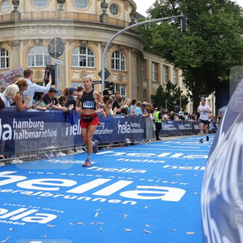 29.06.2025 - hella hamburg halbmarathon Strokosch-Dieckow http://msf.ph/oto/8236587 29.06.2025 10:35:11 Ziel 4740, 7628, 7867, 11559, 12514, 13798, 14069, 14789, 15415, 15773, 16963, 16964, 17022 meine-sportfotos.de