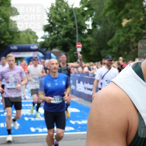 29.06.2025 - hella hamburg halbmarathon Zöllner http://msf.ph/oto/8236599 29.06.2025 10:55:10 Ziel 1549, 1628, 2119, 2448, 2884, 3041, 3791, 3945, 4938, 6355, 8691, 9060, 9361, 9380, 10191, 10192, 11333, 11747, 11976, 12248, 12961, 13297, 14750, 14834, 14948, 15126, 15879, 16108, 16630, 17803, 17842 meine-sportfotos.de