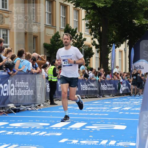 29.06.2025 - hella hamburg halbmarathon Strokosch-Dieckow http://msf.ph/oto/8236663 29.06.2025 10:35:12 Ziel 4740, 7628, 7867, 11559, 12514, 13798, 14069, 14789, 15415, 15773, 16964, 17022 meine-sportfotos.de