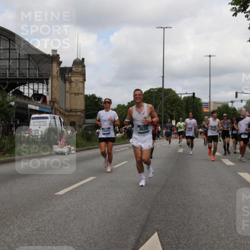 29.06.2025 - hella hamburg halbmarathon Yannick Fuchs http://msf.ph/oto/8236666 29.06.2025 10:34:32 20KM 1358, 1603, 1975, 2573, 2826, 3547, 3626, 4381, 4398, 4766, 4888, 5375, 6149, 6152, 6649, 7495, 7622, 8346, 8467, 8574, 8933, 9116, 11284, 11714, 11806, 12046, 12091, 13190, 14077, 14699, 15421, 15813, 15828, 16580, 17425, 17792, 17916, 17973, 18013, 18154, 18979 meine-sportfotos.de