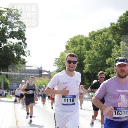 29.06.2025 - hella hamburg halbmarathon Jannik Wohlers http://msf.ph/oto/8236695 29.06.2025 09:53:44 Lombardsbrücke 1098, 1119, 1399, 1413, 1424, 1476, 1892, 1902, 2098, 2188, 2842, 3477, 3785, 4183, 4185, 4235, 4237, 4270, 5528, 6198, 6831, 7297, 7734, 8743, 8928, 9105, 9463, 9482, 9619, 10529, 11773, 11848, 12084, 12159, 12203, 12679, 12706, 12724, 12747, 13297, 14415, 14541, 14730, 15001, 15333, 15365, 15422, 15784, 15825, 15950, 16081, 16314, 16316, 16627, 16893, 17229, 17332, 17363, 17451, 17710, 17864, 17997, 18499, 18815, 19112 meine-sportfotos.de