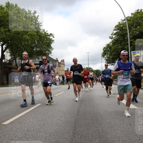 29.06.2025 - hella hamburg halbmarathon Yannick Fuchs http://msf.ph/oto/8236706 29.06.2025 10:47:09 20KM 1061, 1258, 1499, 1683, 1706, 1783, 2074, 2099, 2208, 2346, 2910, 3059, 3334, 3399, 3999, 4065, 4419, 4587, 4635, 5077, 5607, 5907, 6198, 6628, 6897, 7177, 7509, 7864, 8273, 8361, 8587, 8651, 9065, 9163, 9537, 10724, 11217, 11588, 11589, 11604, 11689, 11992, 12155, 12413, 12482, 12490, 12875, 12910, 14323, 15126, 15179, 15430, 15681, 15980, 16467, 16538, 16986, 18249, 18720, 18901, 19208, 19244 meine-sportfotos.de