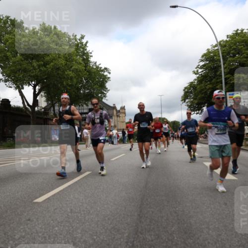 29.06.2025 - hella hamburg halbmarathon Yannick Fuchs http://msf.ph/oto/8236754 29.06.2025 10:47:09 20KM 1061, 1258, 1499, 1683, 1706, 1783, 2074, 2099, 2208, 2346, 2910, 3059, 3334, 3399, 3999, 4065, 4419, 4587, 4635, 5077, 5607, 5907, 6198, 6628, 6897, 7177, 7509, 7864, 8273, 8361, 8587, 8651, 9065, 9163, 9537, 10724, 11217, 11588, 11589, 11604, 11689, 11992, 12155, 12413, 12482, 12490, 12875, 12910, 14323, 15126, 15179, 15430, 15681, 15980, 16467, 16538, 16986, 18249, 18720, 18901, 19208, 19244 meine-sportfotos.de