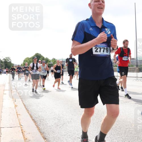 29.06.2025 - hella hamburg halbmarathon Lena Gebhardt http://msf.ph/oto/8236764 29.06.2025 10:45:13 Lombardsbrücke 1024, 1273, 1629, 1685, 1713, 1798, 1924, 2007, 2216, 2217, 2779, 3160, 3164, 3357, 3377, 3570, 3879, 3993, 4099, 4102, 4186, 4275, 4306, 4337, 4504, 4820, 4851, 5099, 5108, 5190, 5339, 5636, 5949, 6150, 6509, 6763, 6788, 6841, 6888, 6911, 6922, 6980, 7283, 7530, 7541, 7699, 7859, 7912, 8582, 8594, 8605, 8762, 8907, 9036, 9084, 9085, 9620, 10030, 10182, 10225, 10562, 10566, 10668, 10707, 11272, 11314, 12198, 12318, 12332, 12334, 12394, 13039, 13261 meine-sportfotos.de