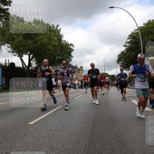 29.06.2025 - hella hamburg halbmarathon Yannick Fuchs http://msf.ph/oto/8236768 29.06.2025 10:47:09 20KM 1061, 1258, 1499, 1683, 1706, 1783, 2074, 2099, 2208, 2346, 2910, 3059, 3334, 3399, 3999, 4065, 4419, 4587, 4635, 5077, 5607, 5907, 6198, 6628, 6897, 7177, 7509, 7864, 8273, 8361, 8587, 8651, 9065, 9163, 9537, 10724, 11217, 11588, 11589, 11604, 11689, 11992, 12155, 12413, 12482, 12490, 12875, 12910, 14323, 15126, 15179, 15430, 15681, 15980, 16467, 16538, 16986, 18249, 18720, 18901, 19208, 19244 meine-sportfotos.de
