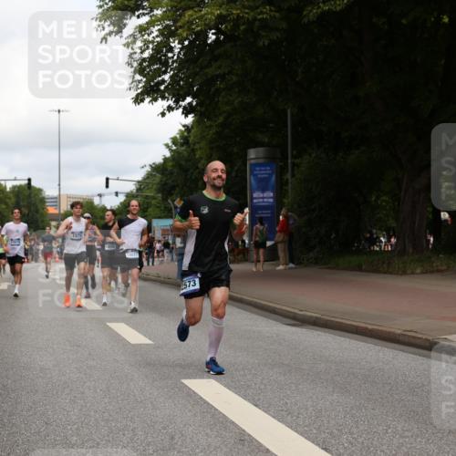 29.06.2025 - hella hamburg halbmarathon Yannick Fuchs http://msf.ph/oto/8236774 29.06.2025 10:34:33 20KM 1358, 1603, 1975, 2573, 2826, 3547, 3626, 4381, 4398, 4766, 4888, 5375, 6149, 6152, 6649, 7109, 7495, 7622, 8346, 8467, 8574, 8933, 9116, 11284, 11714, 11806, 12046, 12091, 13190, 14077, 14699, 15421, 15813, 15828, 16580, 17425, 17792, 17916, 17973, 18013, 18979 meine-sportfotos.de