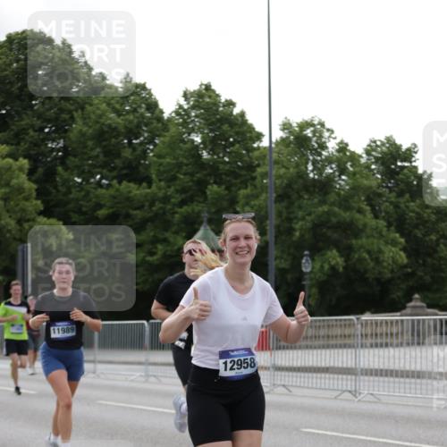 29.06.2025 - hella hamburg halbmarathon Jannik Wohlers http://msf.ph/oto/8236782 29.06.2025 10:28:51 Lombardsbrücke 1230, 2688, 3179, 4373, 6345, 7449, 8048, 8812, 9714, 10198, 10641, 10808, 11792, 11803, 11989, 12099, 12404, 12958, 13090, 14644, 15952, 15955, 16673, 16676, 18414 meine-sportfotos.de
