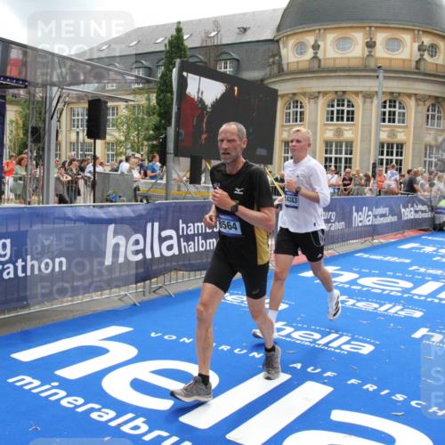 29.06.2025 - hella hamburg halbmarathon Michael Strokosch http://msf.ph/oto/8236784 29.06.2025 10:47:54 Ziel 2340, 5915, 6836, 8564, 11961, 12679, 14383, 14730, 17451, 18356, 18836 meine-sportfotos.de