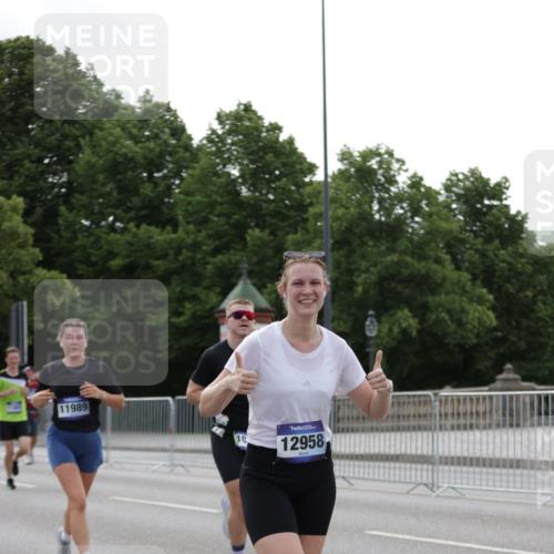 29.06.2025 - hella hamburg halbmarathon Jannik Wohlers http://msf.ph/oto/8236791 29.06.2025 10:28:51 Lombardsbrücke 1230, 2688, 3179, 4373, 6345, 7449, 8048, 8812, 9714, 10198, 10641, 10808, 11792, 11803, 11989, 12099, 12404, 12958, 13090, 14644, 15952, 15955, 16673, 16676, 18414 meine-sportfotos.de