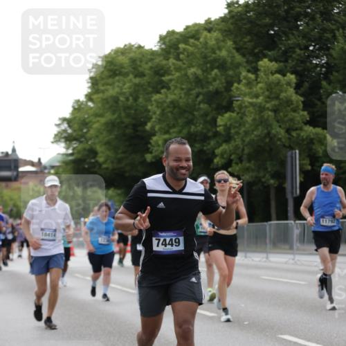 29.06.2025 - hella hamburg halbmarathon Jannik Wohlers http://msf.ph/oto/8236804 29.06.2025 10:28:54 Lombardsbrücke 1230, 2688, 3179, 3311, 4349, 4373, 6345, 6725, 7449, 8048, 8812, 9714, 10198, 10641, 10808, 11792, 11803, 11989, 12404, 12958, 13090, 14644, 15952, 15955, 16673, 16676, 17496, 18298, 18299, 18414 meine-sportfotos.de