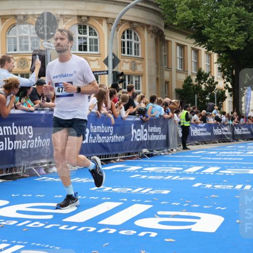 29.06.2025 - hella hamburg halbmarathon Strokosch-Dieckow http://msf.ph/oto/8236824 29.06.2025 10:35:13 Ziel 4740, 4944, 7628, 7867, 11559, 12514, 13798, 14789, 15415, 15773, 17022 meine-sportfotos.de