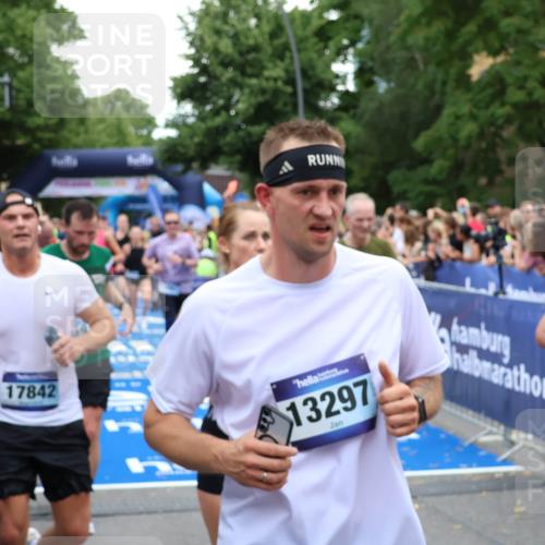 29.06.2025 - hella hamburg halbmarathon Zöllner http://msf.ph/oto/8236841 29.06.2025 10:55:13 Ziel 1549, 1628, 2119, 2448, 3041, 3945, 4903, 6355, 8691, 8973, 9361, 9380, 10188, 10191, 10192, 10582, 11747, 11976, 12248, 12961, 14834, 14948, 15854, 16108, 16630, 17842, 18031, 18966 meine-sportfotos.de