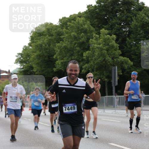 29.06.2025 - hella hamburg halbmarathon Jannik Wohlers http://msf.ph/oto/8236848 29.06.2025 10:28:54 Lombardsbrücke 1230, 2688, 3179, 3311, 4349, 4373, 6345, 6725, 7449, 8048, 8812, 9714, 10198, 10641, 10808, 11792, 11803, 11989, 12404, 12958, 13090, 14644, 15952, 15955, 16673, 16676, 17496, 18298, 18299, 18414 meine-sportfotos.de