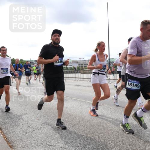 29.06.2025 - hella hamburg halbmarathon Lena Gebhardt http://msf.ph/oto/8236890 29.06.2025 10:33:43 Lombardsbrücke 1189, 1275, 1417, 1764, 1896, 1995, 2342, 2482, 2776, 2838, 3170, 3264, 3340, 3341, 3345, 3560, 3812, 4164, 4361, 4433, 4445, 4449, 4479, 4696, 4942, 5075, 5096, 5141, 5557, 5561, 5566, 5569, 5584, 5691, 5821, 5822, 5887, 6109, 6364, 6515, 6516, 6854, 6956, 6999, 7027, 7565, 7653, 7705, 8021, 8157, 8202, 8282, 8375, 8377, 8383, 8401, 8891, 9094, 9234, 9258, 9438, 9591, 9592, 9750, 9780, 9799, 9875, 9995, 10007, 10071, 10561, 11811, 11826 meine-sportfotos.de