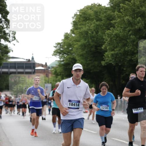 29.06.2025 - hella hamburg halbmarathon Jannik Wohlers http://msf.ph/oto/8236910 29.06.2025 10:28:55 Lombardsbrücke 1230, 2688, 3179, 3311, 4349, 4373, 6285, 6345, 6725, 7449, 8048, 8812, 9714, 10198, 10641, 10808, 11792, 11803, 11989, 12404, 12958, 13090, 14644, 15952, 15955, 16673, 16676, 17496, 18298, 18299, 18414 meine-sportfotos.de