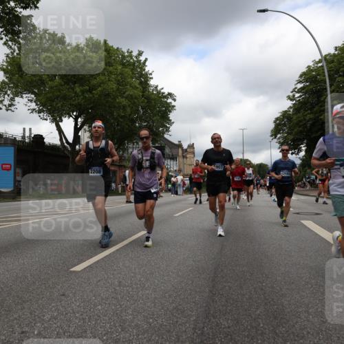29.06.2025 - hella hamburg halbmarathon Yannick Fuchs http://msf.ph/oto/8236913 29.06.2025 10:47:09 20KM 1061, 1258, 1499, 1683, 1706, 1783, 2074, 2099, 2208, 2346, 2910, 3059, 3334, 3399, 3999, 4065, 4419, 4587, 4635, 5077, 5607, 5907, 6198, 6628, 6897, 7177, 7509, 7864, 8273, 8361, 8587, 8651, 9065, 9163, 9537, 10724, 11217, 11588, 11589, 11604, 11689, 11992, 12155, 12413, 12482, 12490, 12875, 12910, 14323, 15126, 15179, 15430, 15681, 15980, 16467, 16538, 16986, 18249, 18720, 18901, 19208, 19244 meine-sportfotos.de
