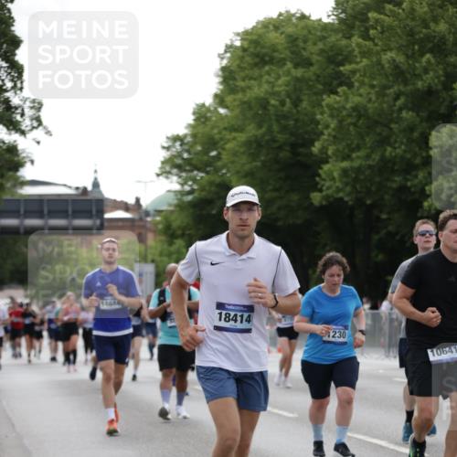 29.06.2025 - hella hamburg halbmarathon Jannik Wohlers http://msf.ph/oto/8236942 29.06.2025 10:28:55 Lombardsbrücke 1230, 2688, 3179, 3311, 4349, 4373, 6285, 6345, 6725, 7449, 8048, 8812, 9714, 10198, 10641, 10808, 11792, 11803, 11989, 12404, 12958, 13090, 14644, 15952, 15955, 16673, 16676, 17496, 18298, 18299, 18414 meine-sportfotos.de