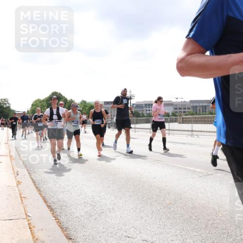 29.06.2025 - hella hamburg halbmarathon Lena Gebhardt http://msf.ph/oto/8236943 29.06.2025 10:45:14 Lombardsbrücke 1024, 1273, 1629, 1685, 1713, 1798, 1924, 2007, 2216, 2217, 2779, 3160, 3164, 3357, 3377, 3570, 3879, 3993, 4099, 4102, 4186, 4275, 4306, 4337, 4504, 4820, 4851, 5099, 5108, 5190, 5339, 5636, 5949, 6150, 6509, 6763, 6788, 6841, 6888, 6911, 6922, 6980, 7283, 7530, 7541, 7699, 7859, 7912, 8582, 8594, 8605, 8762, 8907, 9036, 9084, 9085, 9620, 10030, 10182, 10225, 10562, 10566, 10668, 10707, 11272, 11314, 12198, 12318, 12332, 12334, 12394, 13039, 13261 meine-sportfotos.de