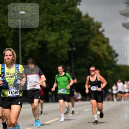 29.06.2025 - hella hamburg halbmarathon Dr. Thomas Lammeyer http://msf.ph/oto/8236945 29.06.2025 10:13:48 Kennedybrücke 1573, 1838, 3921, 5511, 7042, 7187, 7333, 7636, 8219, 8890, 9366, 9434, 9674, 9781, 10036, 10943, 11027 meine-sportfotos.de