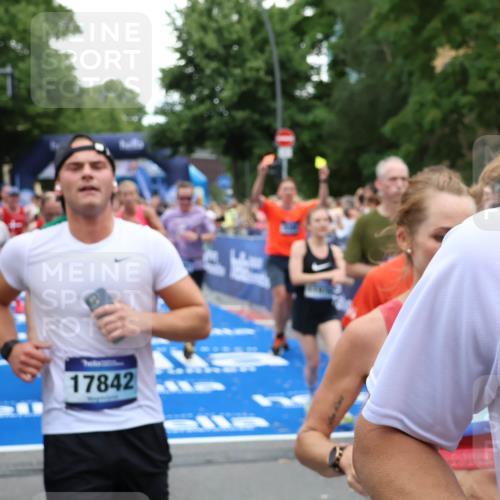 29.06.2025 - hella hamburg halbmarathon Zöllner http://msf.ph/oto/8236947 29.06.2025 10:55:14 Ziel 1549, 1628, 2119, 2448, 3041, 3945, 4903, 6355, 6891, 8973, 9361, 9380, 10188, 10191, 10192, 10582, 11747, 11976, 12248, 12961, 14834, 15854, 16108, 16521, 16630, 18031, 18966 meine-sportfotos.de