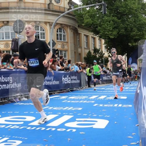 29.06.2025 - hella hamburg halbmarathon Strokosch-Dieckow http://msf.ph/oto/8236957 29.06.2025 10:35:17 Ziel 4740, 4944, 7867, 10877, 11898, 12514, 13798, 14789, 15390, 15415, 15701, 15773, 15931 meine-sportfotos.de