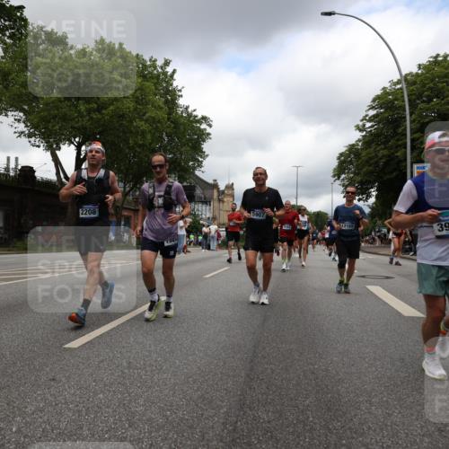 29.06.2025 - hella hamburg halbmarathon Yannick Fuchs http://msf.ph/oto/8236989 29.06.2025 10:47:09 20KM 1061, 1258, 1499, 1683, 1706, 1783, 2074, 2099, 2208, 2346, 2910, 3059, 3334, 3399, 3999, 4065, 4419, 4587, 4635, 5077, 5607, 5907, 6198, 6628, 6897, 7177, 7509, 7864, 8273, 8361, 8587, 8651, 9065, 9163, 9537, 10724, 11217, 11588, 11589, 11604, 11689, 11992, 12155, 12413, 12482, 12490, 12875, 12910, 14323, 15126, 15179, 15430, 15681, 15980, 16467, 16538, 16986, 18249, 18720, 18901, 19208, 19244 meine-sportfotos.de