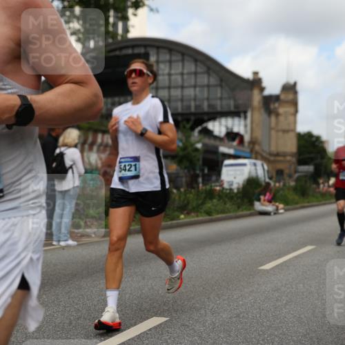 29.06.2025 - hella hamburg halbmarathon Yannick Fuchs http://msf.ph/oto/8237006 29.06.2025 10:34:34 20KM 1358, 1603, 1975, 2573, 2826, 3547, 3626, 4381, 4398, 4766, 4888, 5375, 6149, 6152, 6649, 7109, 7495, 7622, 8346, 8467, 8574, 8933, 9116, 11714, 11806, 12046, 12091, 13190, 14077, 14699, 15421, 15813, 15828, 16580, 17245, 17792, 17916, 17973, 18013, 18979 meine-sportfotos.de