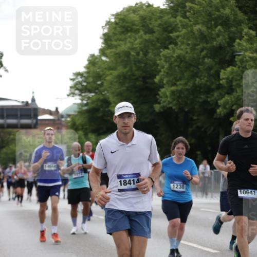 29.06.2025 - hella hamburg halbmarathon Jannik Wohlers http://msf.ph/oto/8237015 29.06.2025 10:28:56 Lombardsbrücke 1230, 2688, 3179, 3311, 4349, 4373, 6285, 6345, 6725, 7449, 8048, 8812, 9714, 10198, 10641, 10808, 11792, 11803, 11989, 12404, 12958, 13090, 14644, 15952, 15955, 16659, 16673, 16676, 17496, 18298, 18299, 18414 meine-sportfotos.de